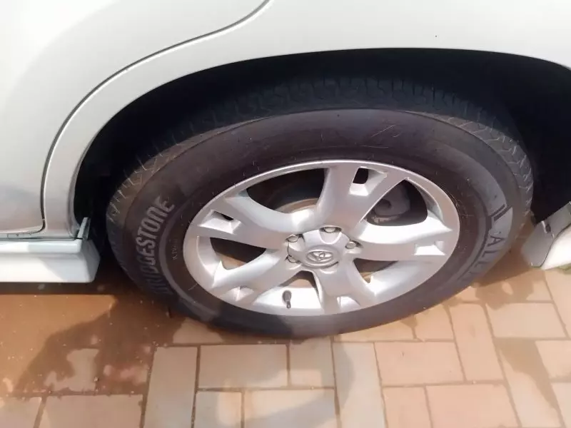 Toyota Vanguard    - 2012