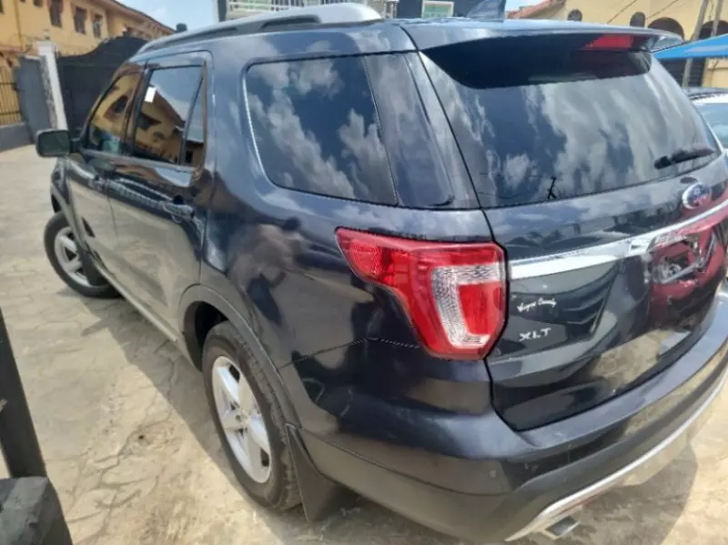 Ford Explorer   - 2017