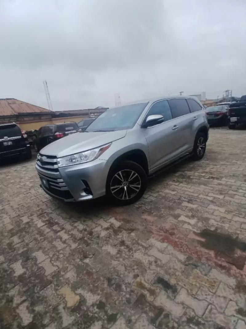 TOYOTA Highlander   - 2019