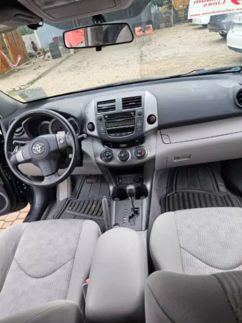 Toyota RAV 4   - 2010