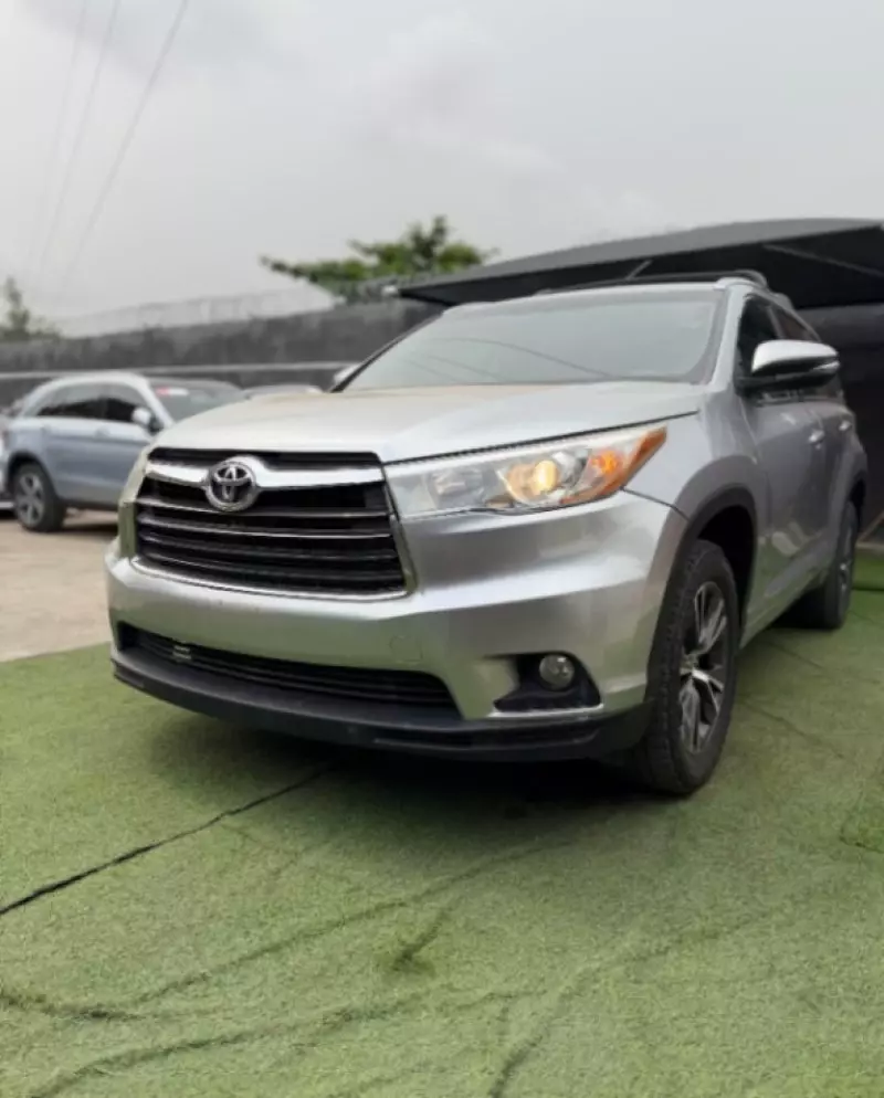 Toyota Highlander   - 2016