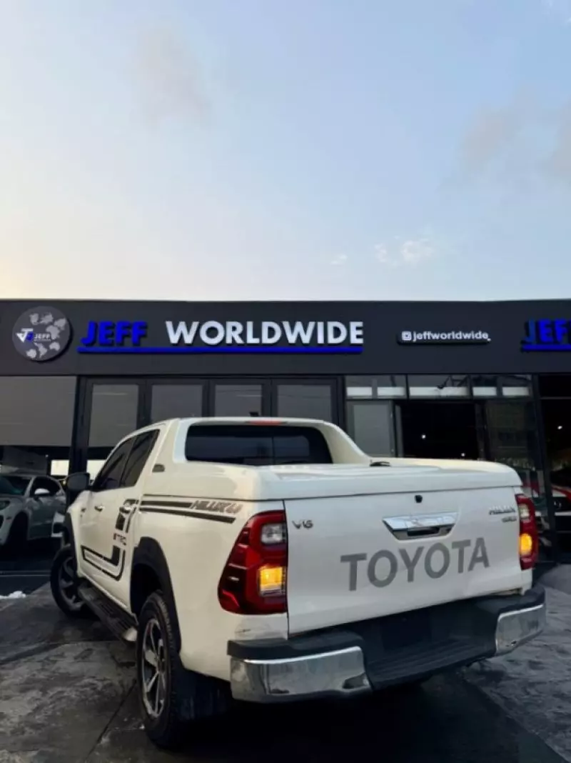 Toyota Hilux   - 2019