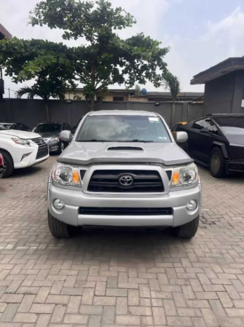 Toyota Tacoma   - 2005