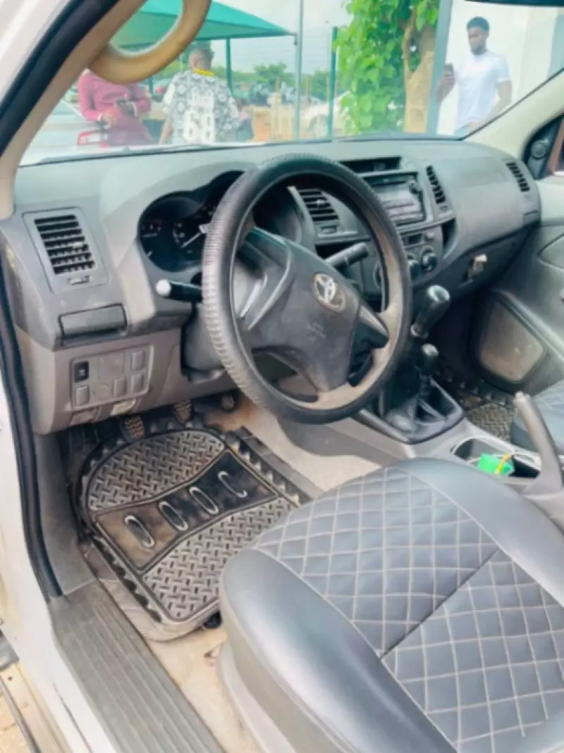 TOYOTA Hilux - 2010