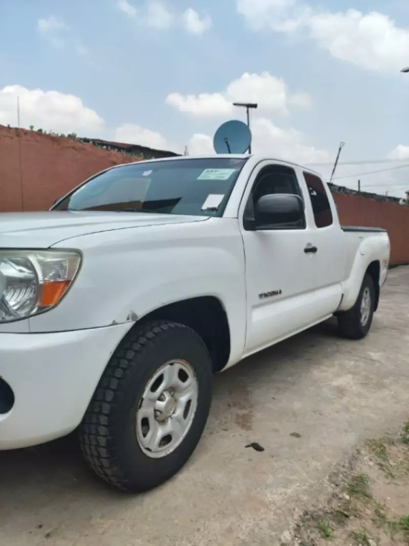 TOYOTA Tacoma   - 2011