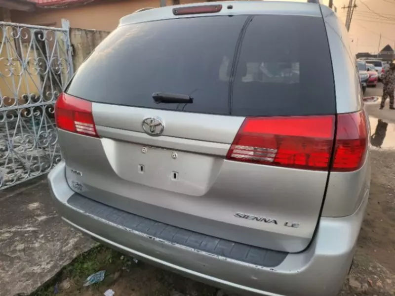 Toyota Sienna   - 2005