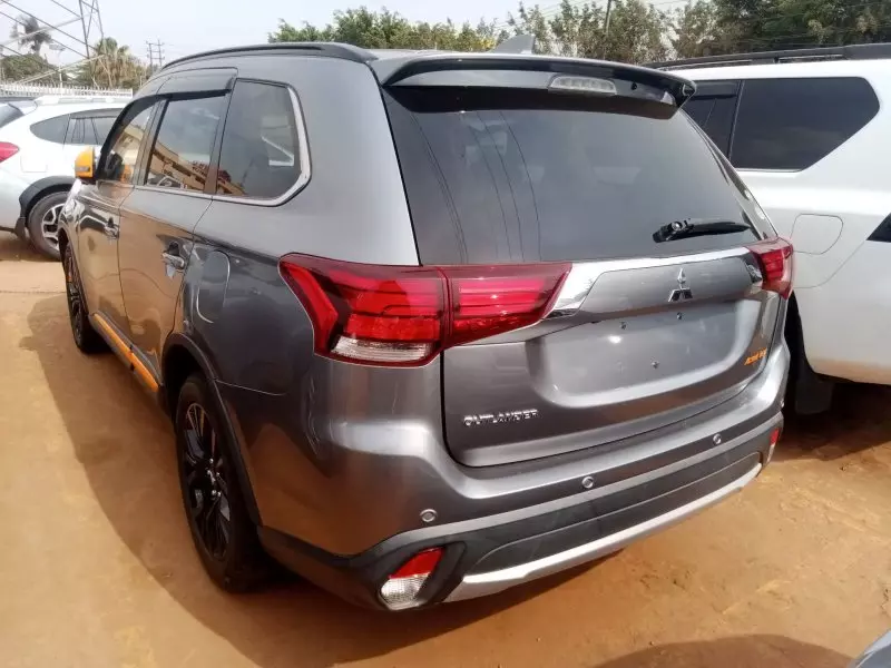 Mitsubishi OUTLANDER   - 2017