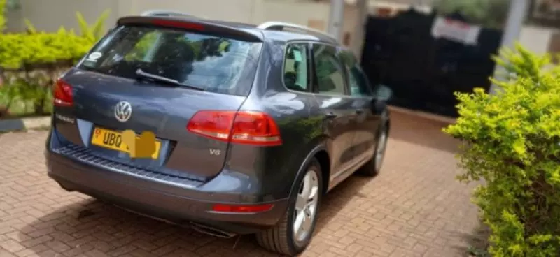 Volkswagen Touareg   - 2012