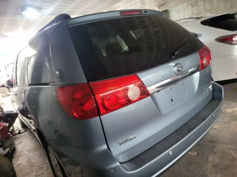 Toyota Sienna   - 2006