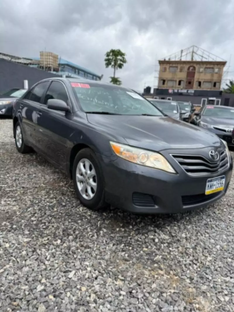 Toyota Camry   - 2011