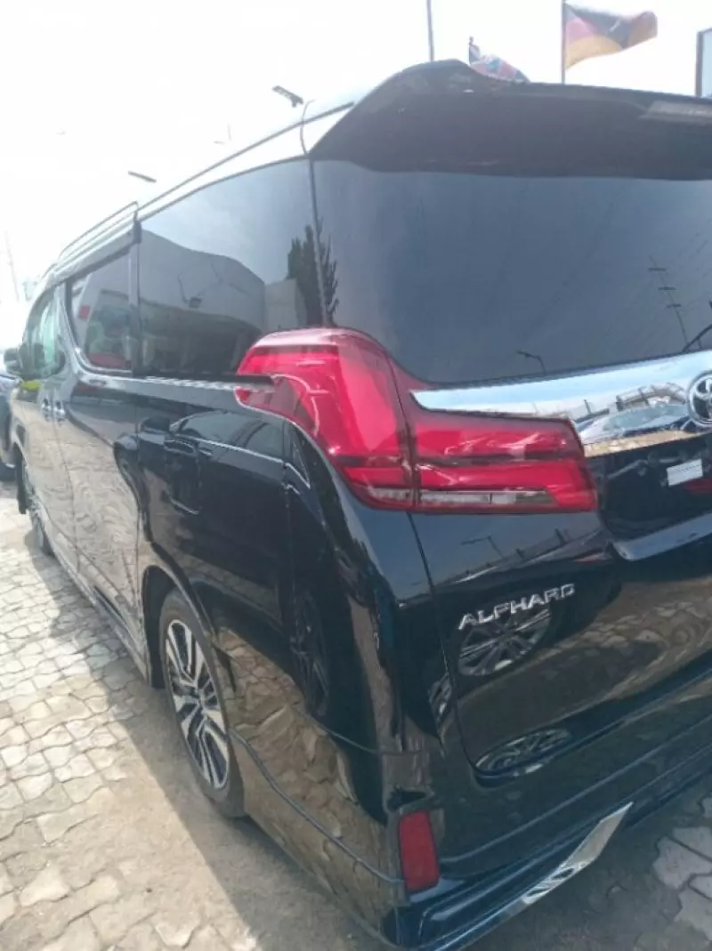 Toyota Alphard   - 2020
