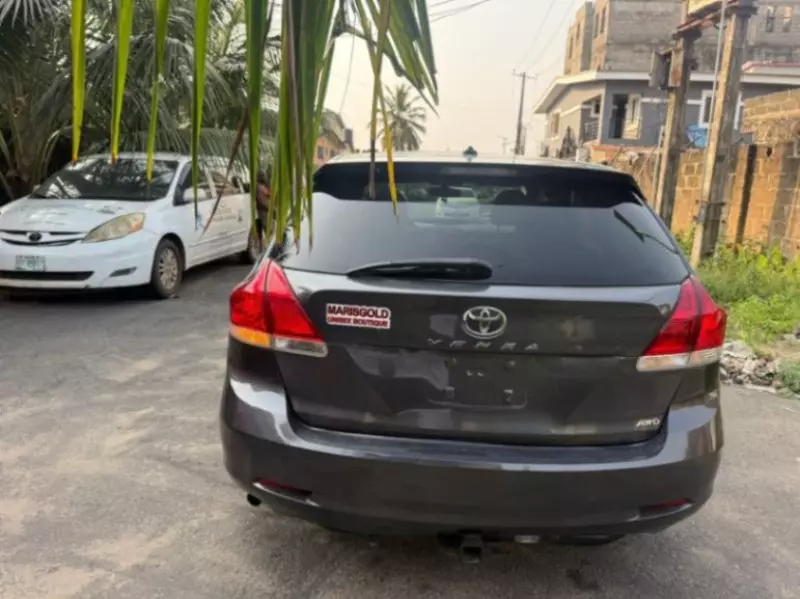 Toyota Venza   - 2011