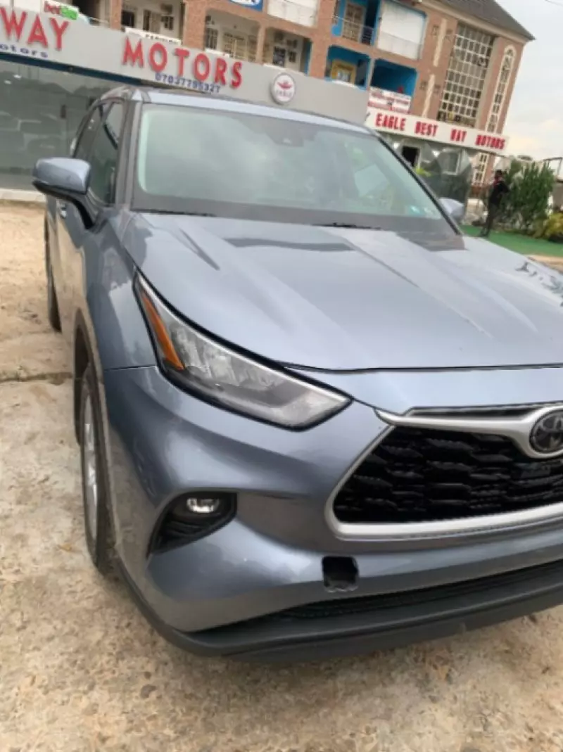 Toyota Highlander   - 2020