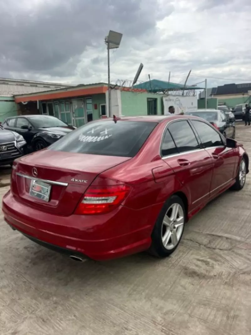 Mercedes-Benz C 300   - 2011