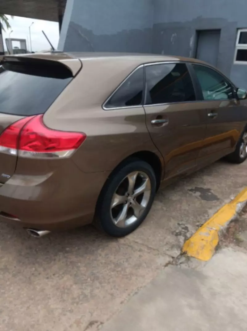 Toyota Venza   - 2011