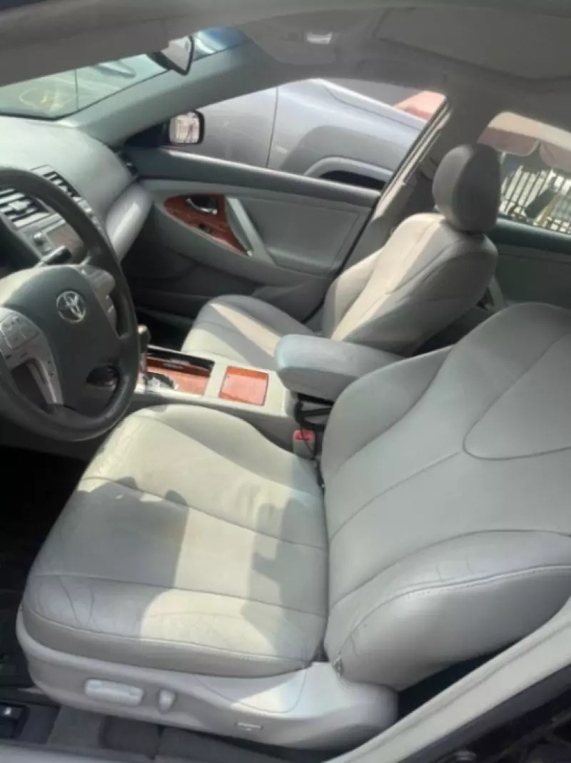Toyota Camry   - 2011