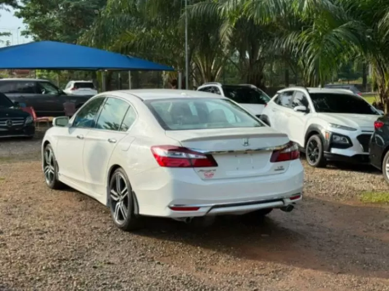 Honda Accord   - 2016