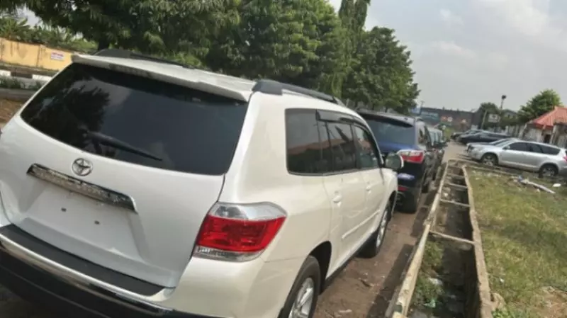 Toyota Highlander   - 2011