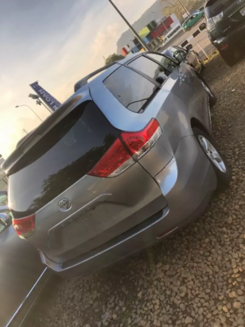 Toyota Sienna   - 2013
