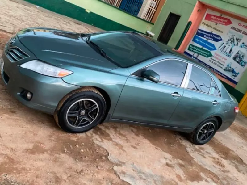 Toyota Camry   - 2011