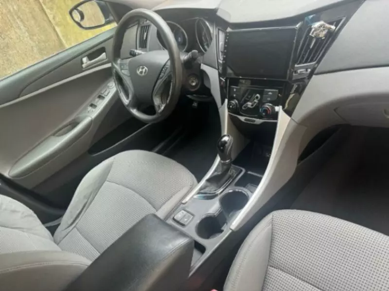 Hyundai Sonata   - 2011