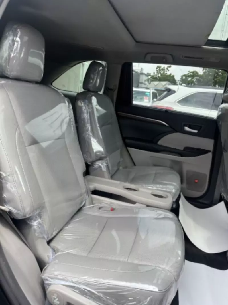 Toyota Highlander   - 2015