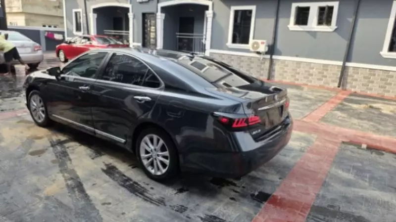 Lexus ES 350   - 2010