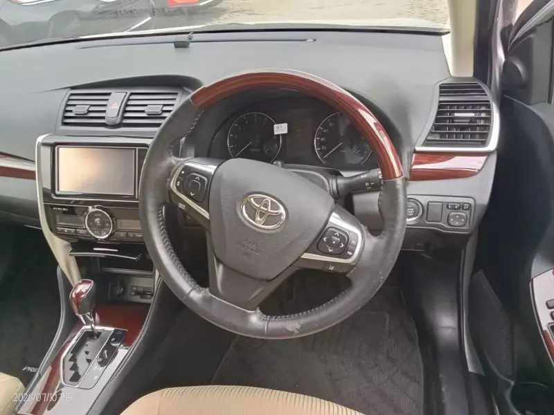 TOYOTA Premio - 2019
