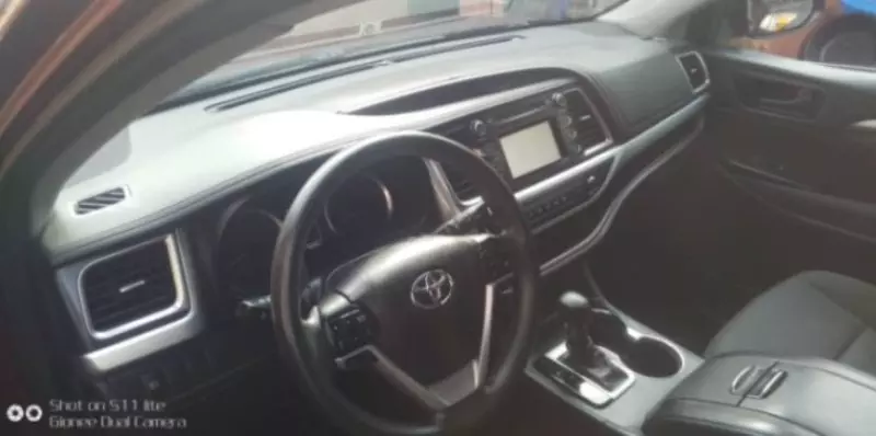 Toyota Highlander   - 2017