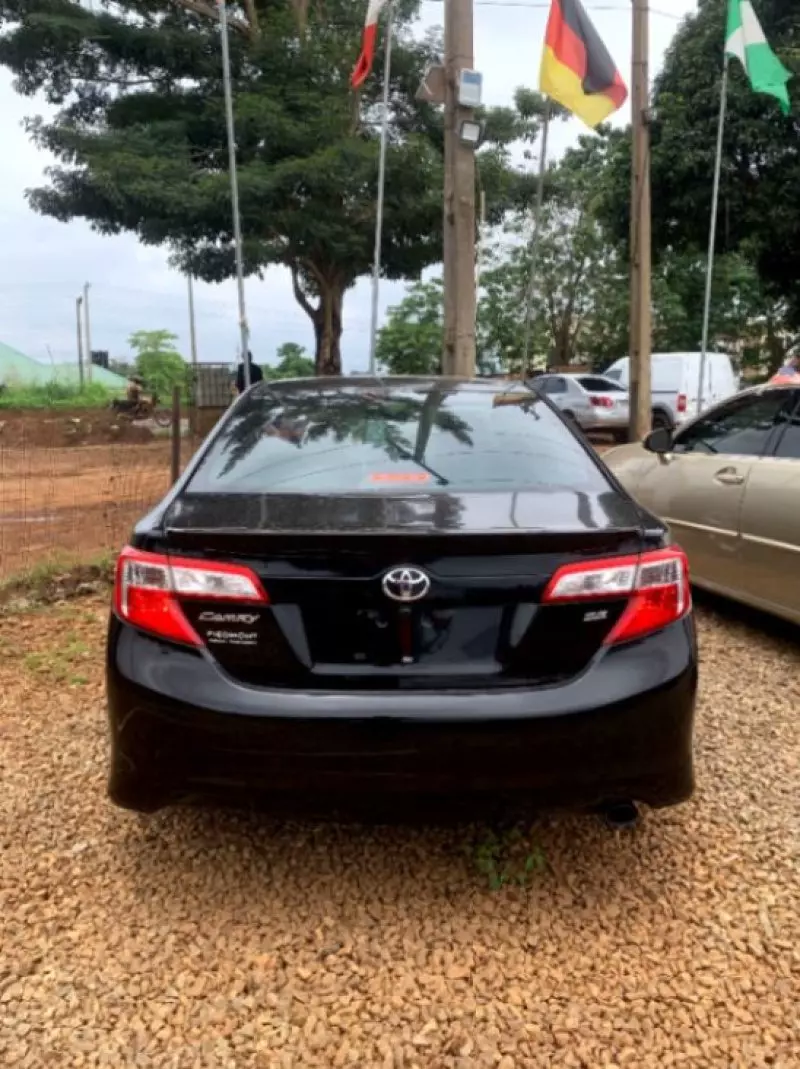 TOYOTA Camry - 2012