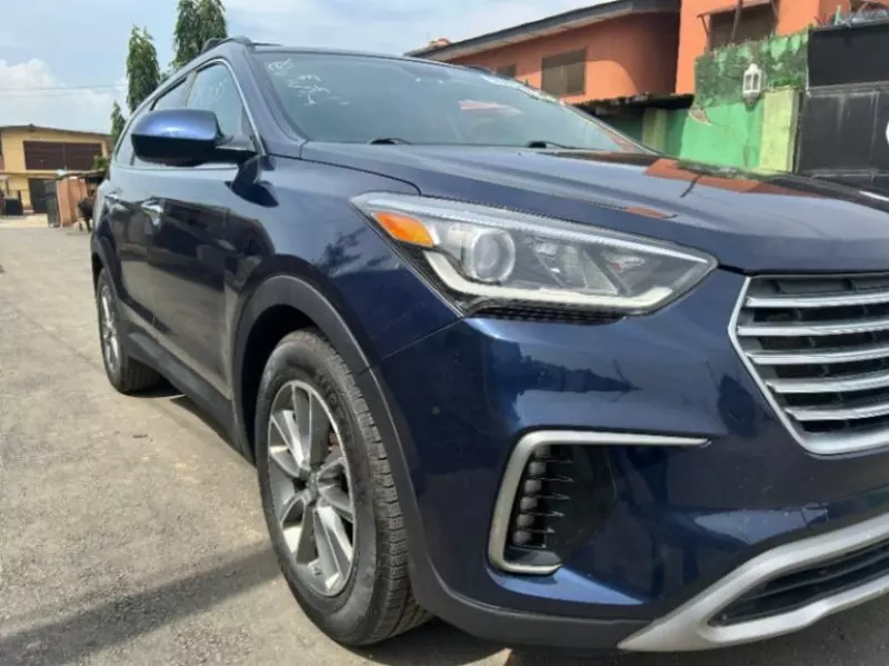 Hyundai Santa Fe   - 2017