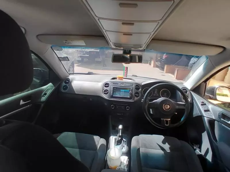 Volkswagen Tiguan   - 2015