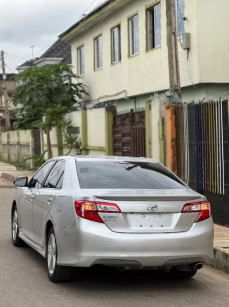 Toyota Camry   - 2012