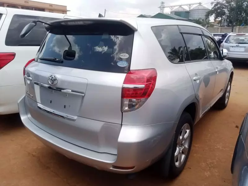 Toyota Vanguard    - 2012