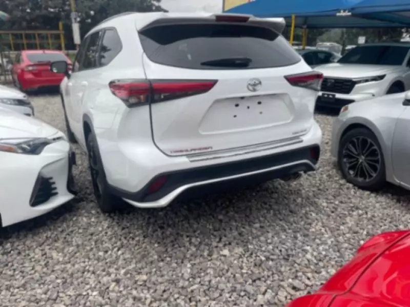 Toyota Highlander   - 2023