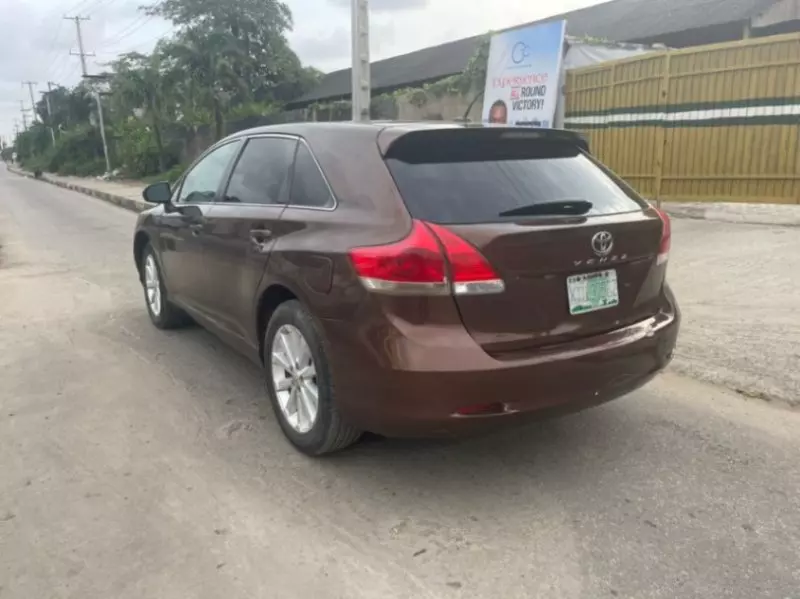 Toyota Venza   - 2012