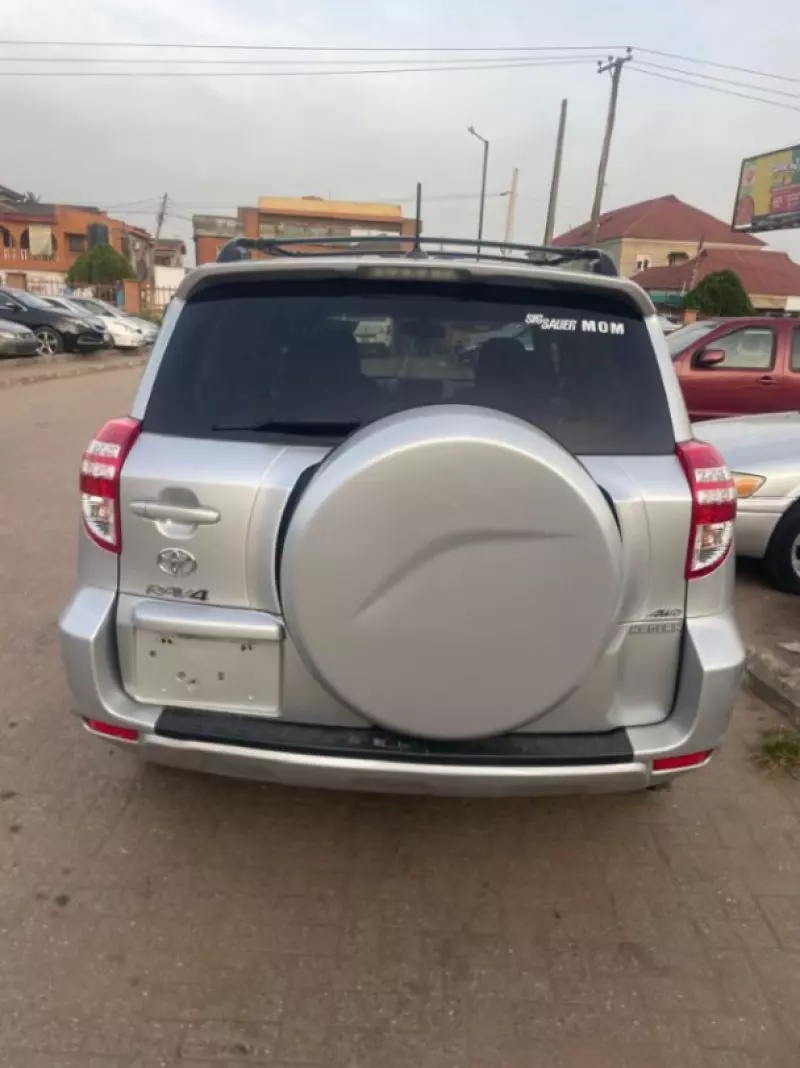 Toyota RAV4   - 2012