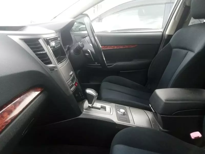 Subaru Outback   - 2011