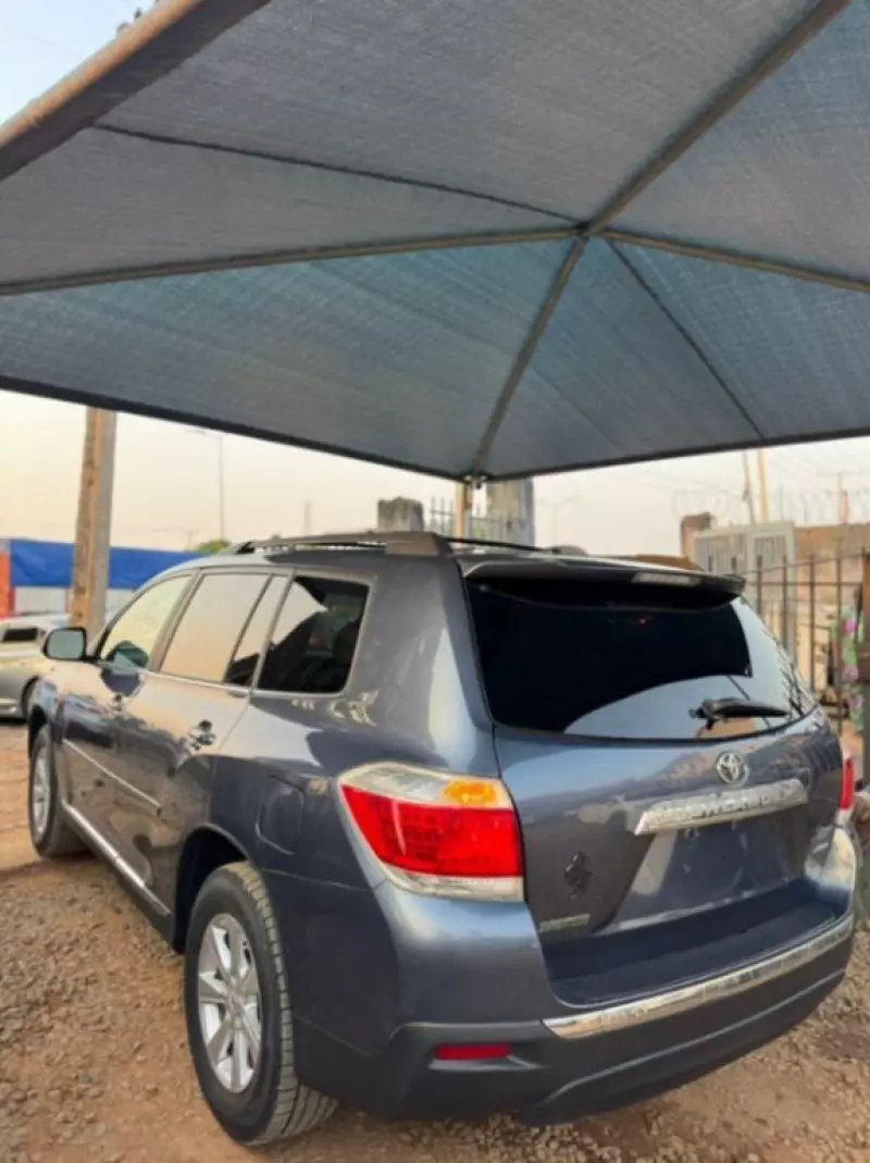 TOYOTA Highlander   - 2011