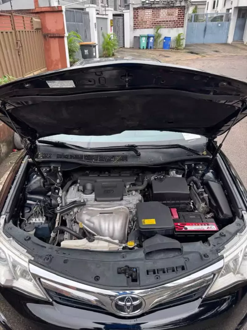 Toyota Camry   - 2012