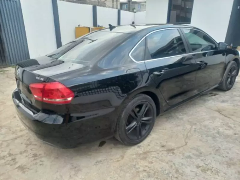 Volkswagen Passat   - 2014