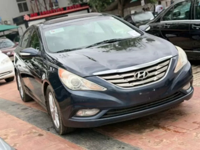 Hyundai Sonata   - 2011
