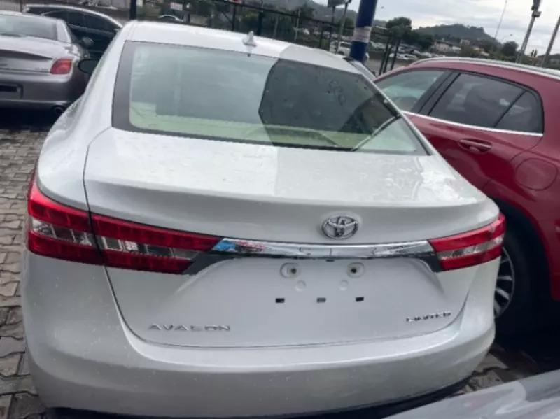 Toyota Avalon   - 2013