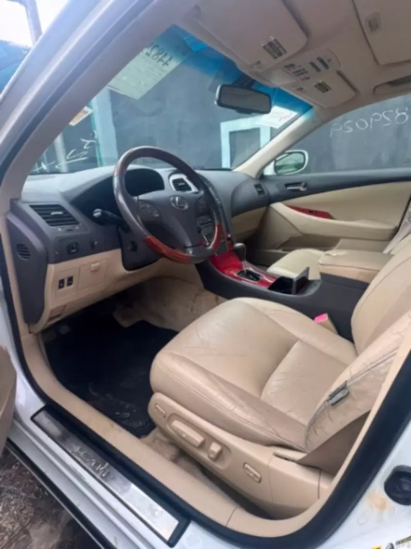 Lexus ES   - 2009