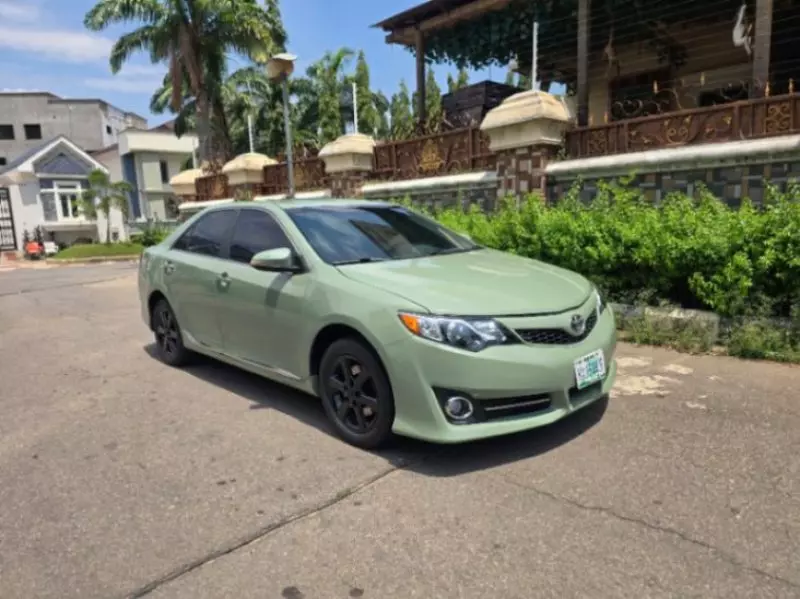Toyota Camry - 2015