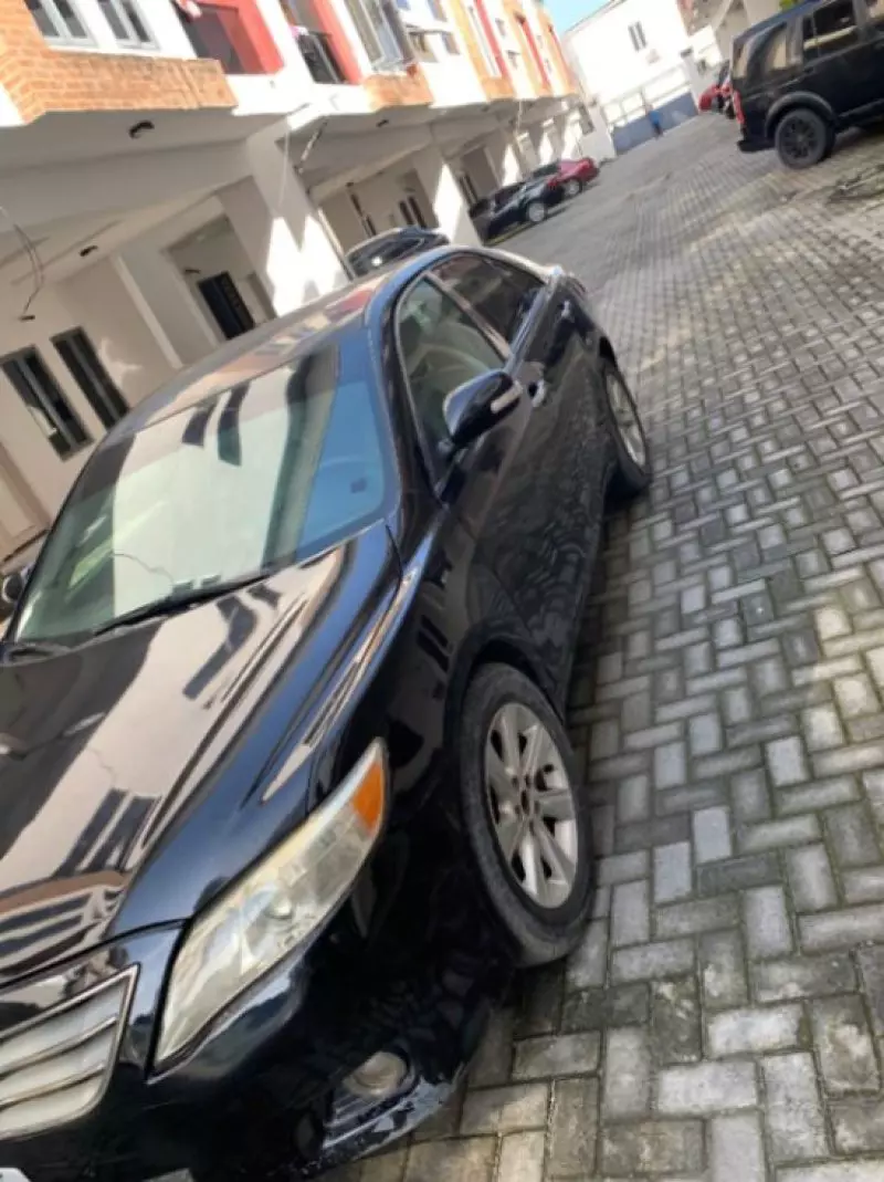 Toyota Camry   - 2011