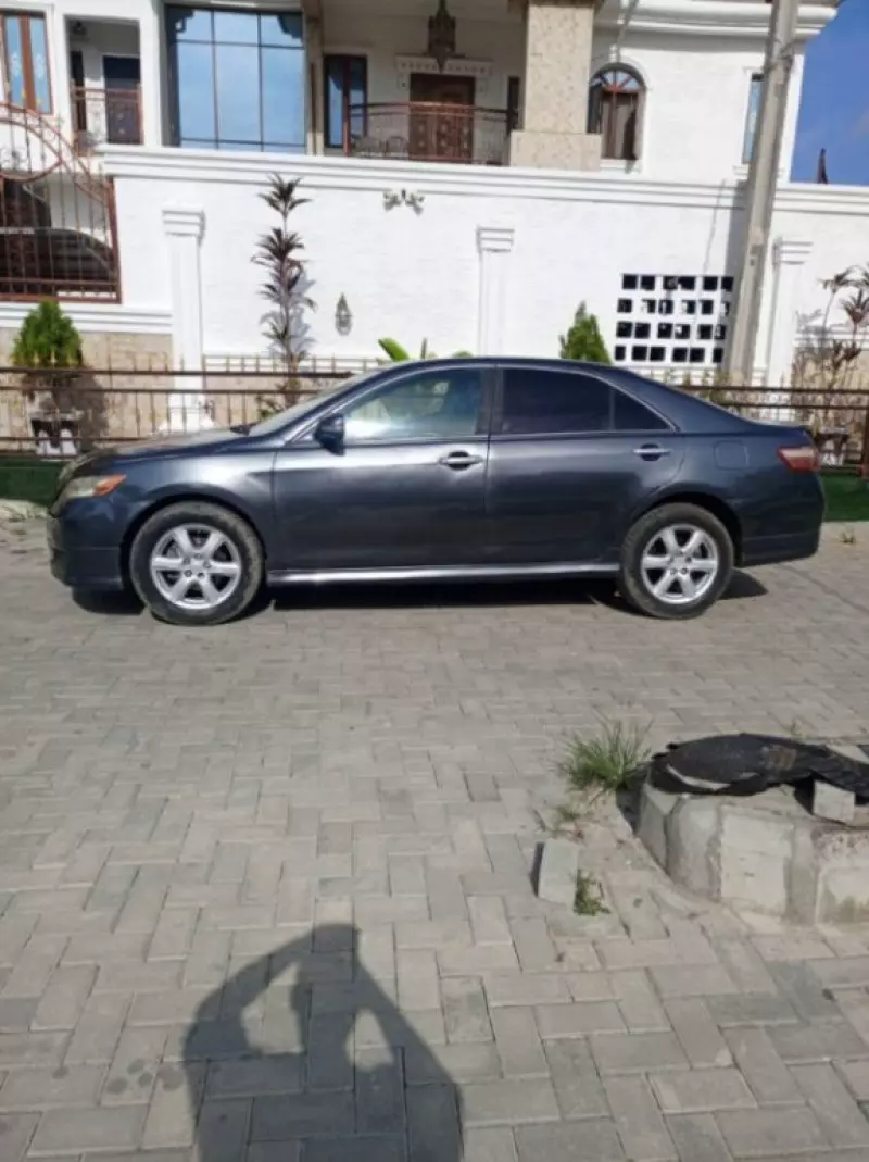 Toyota Camry - 2009