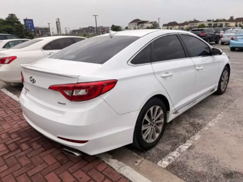 Hyundai Sonata   - 2015