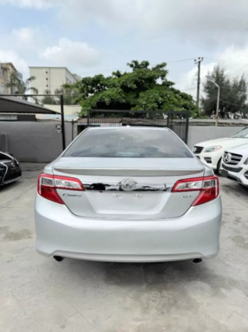 Toyota Camry   - 2014