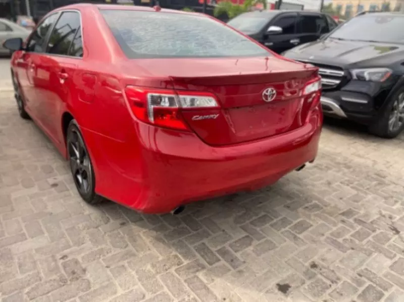 Toyota Camry - 2012